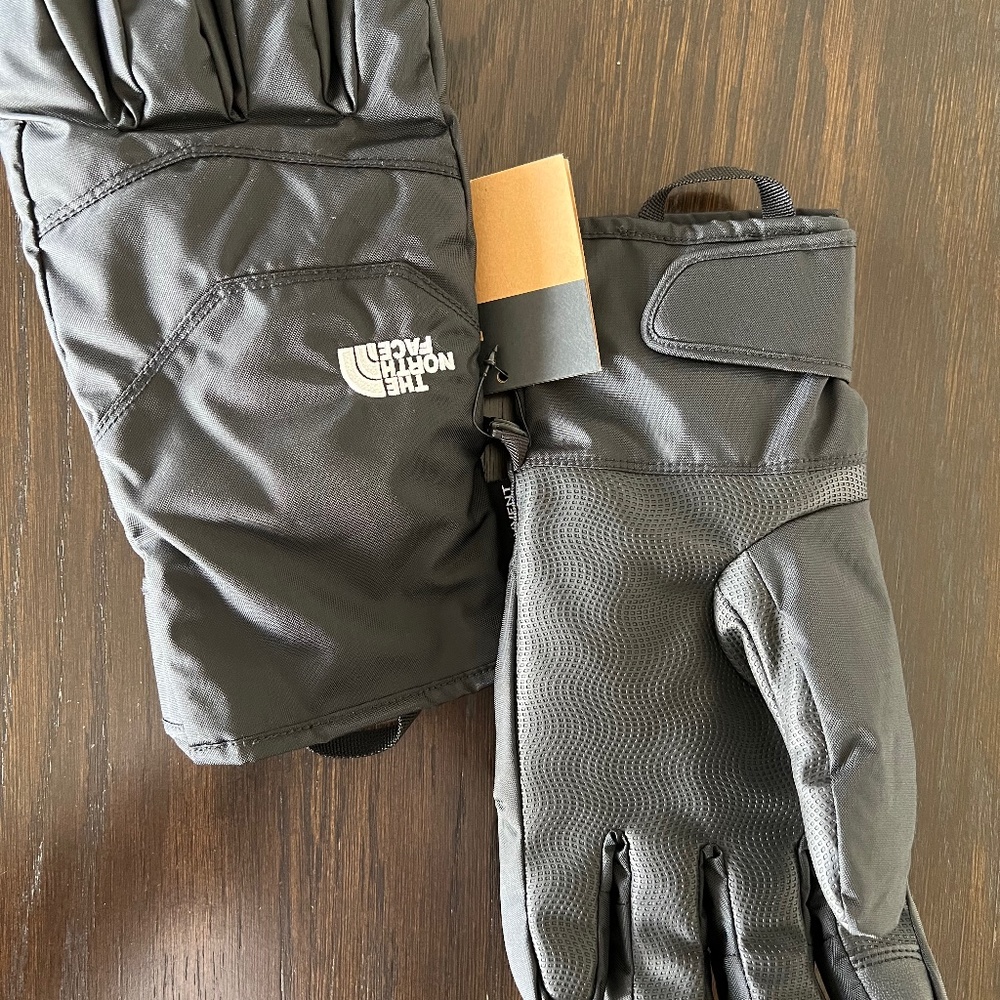 The North Face Gloves NWT